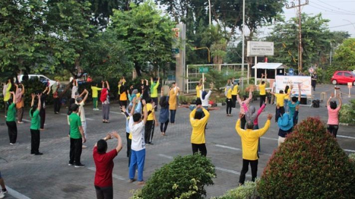 Senam Gerak Sehat Bersama RS Royal Surabaya