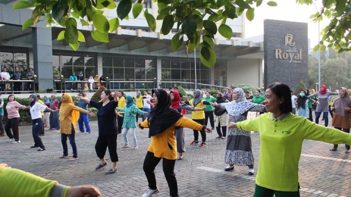 Senam Gerak Sehat Bersama RS Royal Surabaya