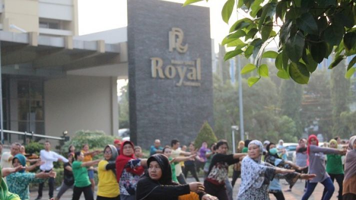 Senam Gerak Sehat Bersama RS Royal Surabaya